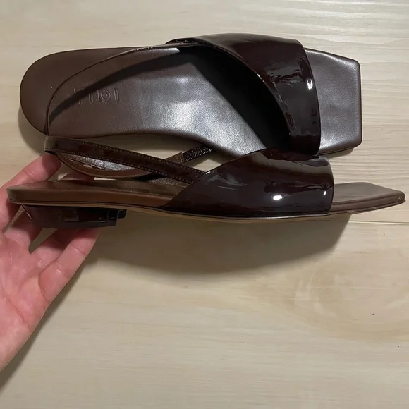 Tibi Avi Crinkle Patent Asymmetric Flat size 37.5 / 7.5 - Picture 7 of 12